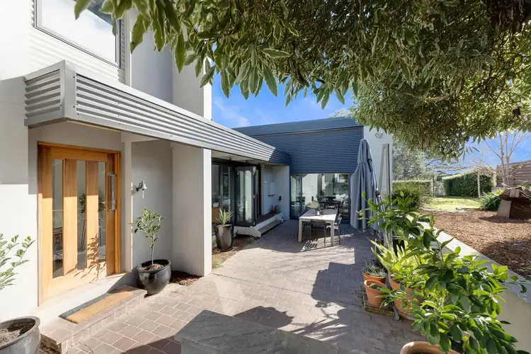 8 Werribee Crescent, Farrer ACT 2607
