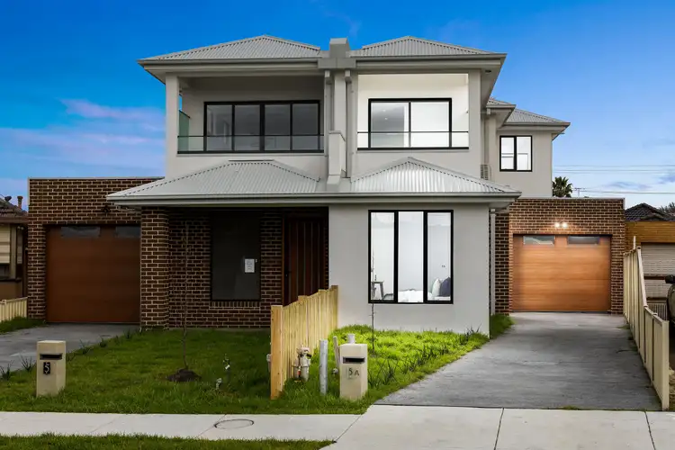 5a Chaumont Drive, Avondale Heights VIC 3034