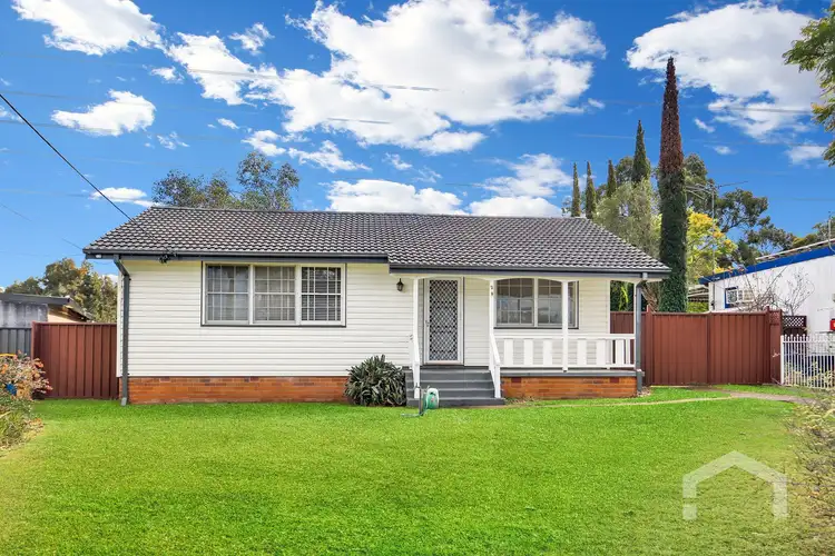 28 Lucena Crescent, Lethbridge Park NSW 2770