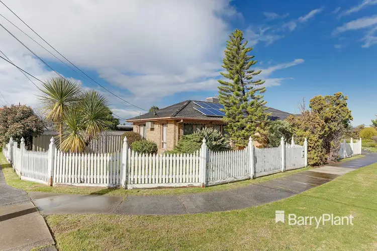 5 Hall Road, Gladstone Park VIC 3043