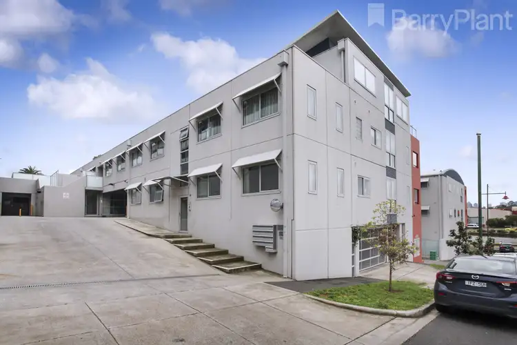 11/4 Saltriver Place, Footscray VIC 3011