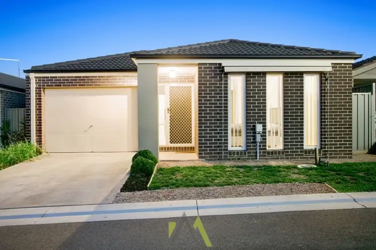 Main view of Homely unit listing, 10 Southampton Drive, Langwarrin VIC 3910