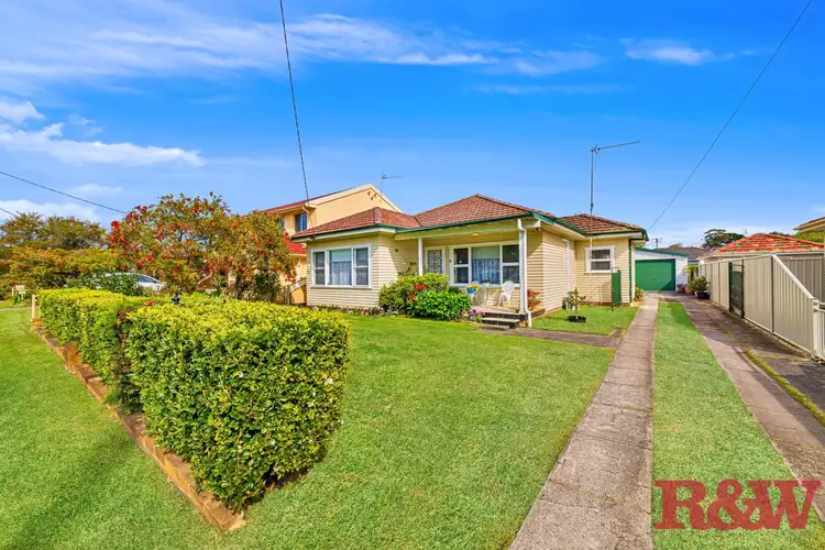 9 Norma Cr, Woy Woy NSW 2256