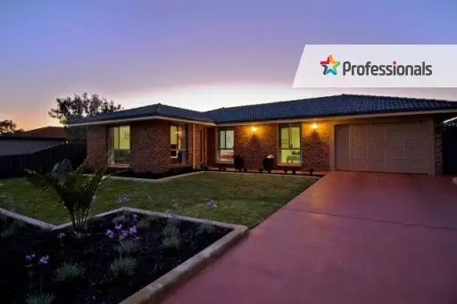5 Granada Crescent, Orana WA 6330