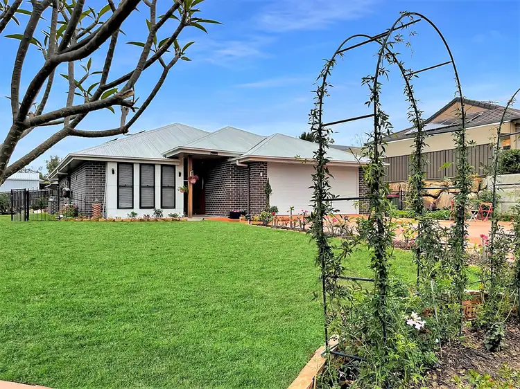 15 Andrews Drive, Gatton QLD 4343
