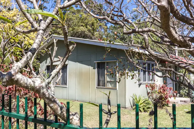 13 Ballow Street, Amity Point QLD 4183