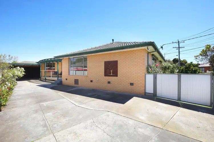 103 Lenoak Street, Gladstone Park VIC 3043