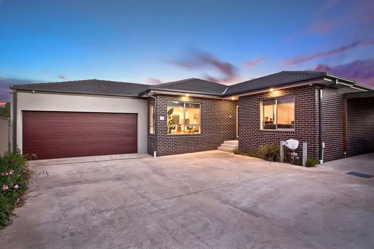 2/2 Blackley Court, Deer Park VIC 3023