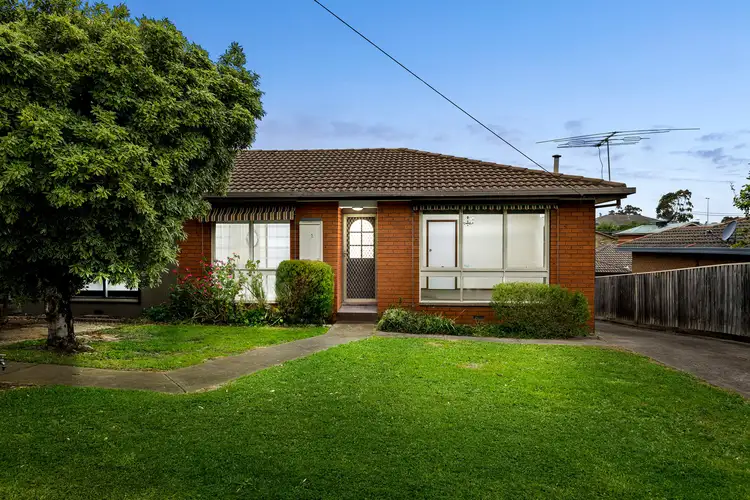 2/18 Moushall Avenue, Niddrie VIC 3042