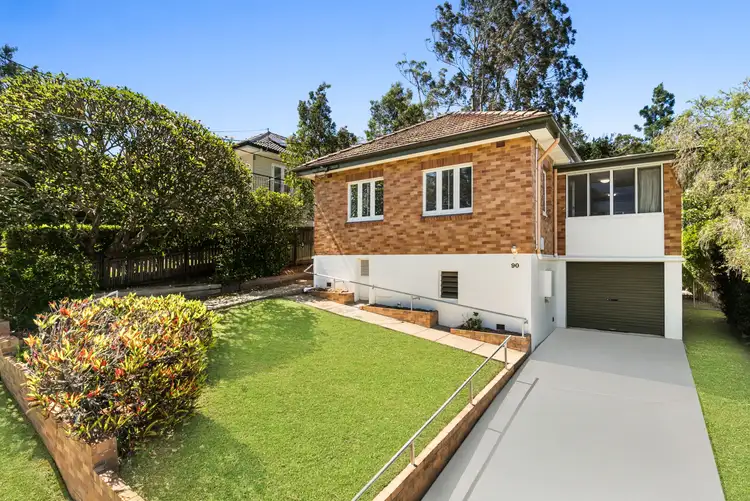 90 Ninth Avenue, St Lucia QLD 4067