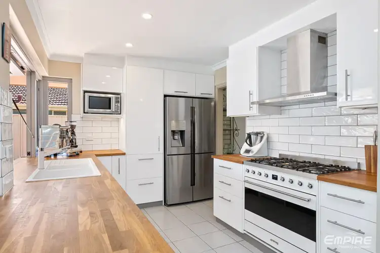 17 Dryden Street, Lake Coogee WA 6166