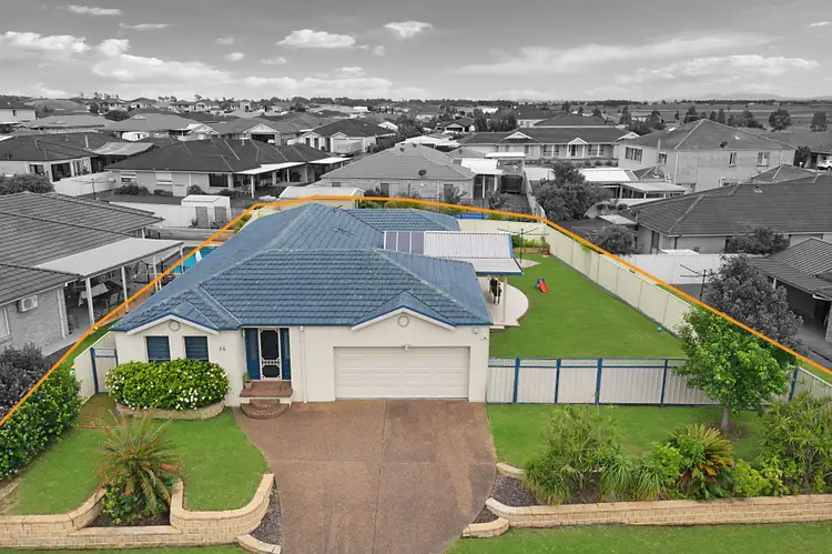 25 Yaldara Avenue, Thornton NSW 2322