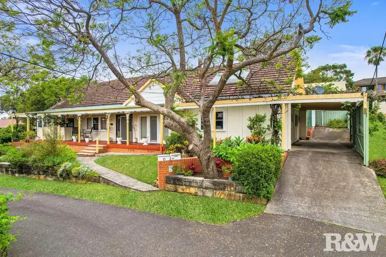15 Broadwater Street, Point Clare NSW 2250