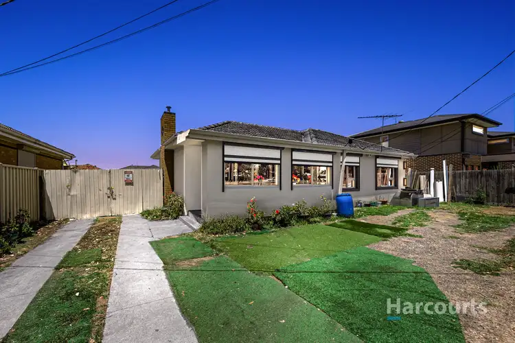 338 Station Road, St Albans VIC 3021