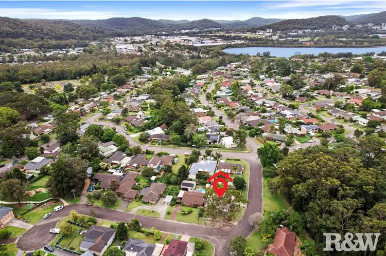 2 Camden Close, Point Clare NSW 2250