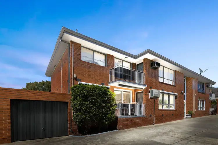Main view of Homely unit listing, 2/17 Ballater Street, Essendon VIC 3040