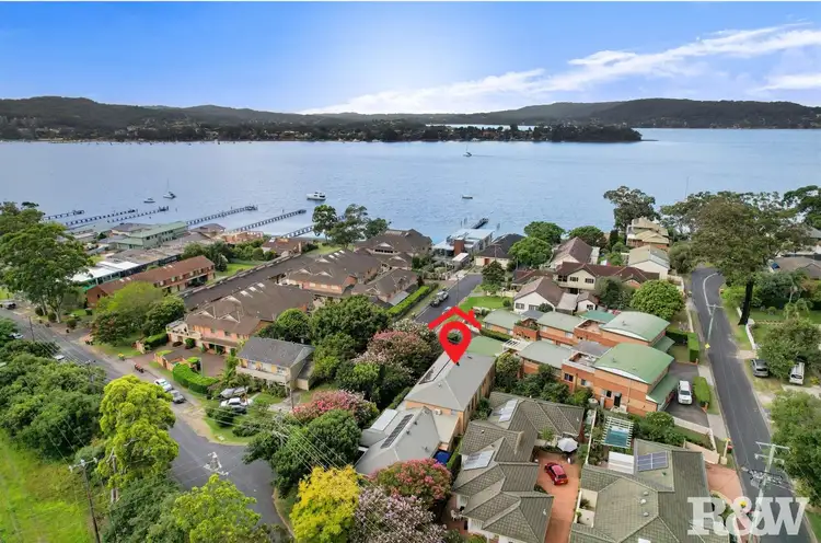 1A Broadwater Street, Point Clare NSW 2250