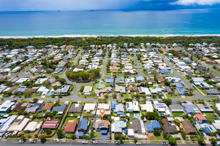 215 Nicklin Way, Warana QLD 4575