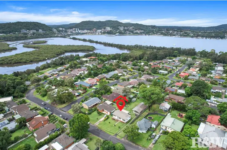 5 Matthews Parade, Point Clare NSW 2250