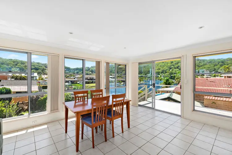 25 Helmsman Blvd, St Huberts Island NSW 2257