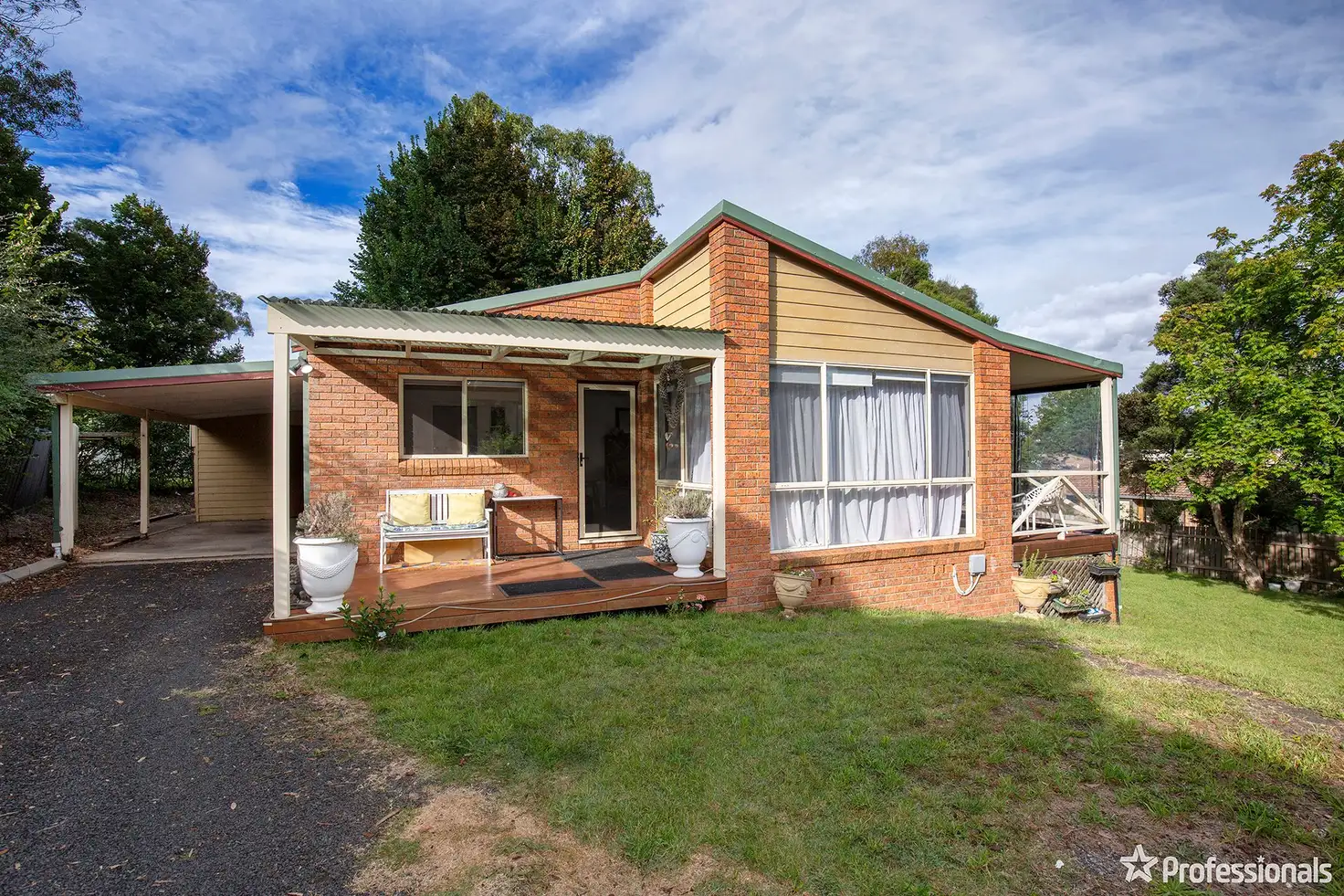 Main view of Homely villa listing, 2/28 Ash Tree Drive, Armidale NSW 2350