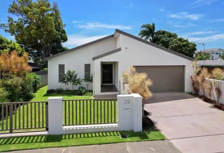 39 Ocean Street, Runaway Bay QLD 4216