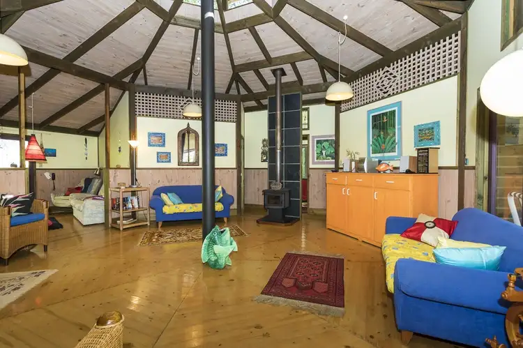 9 Waller Court, Point Lookout QLD 4183