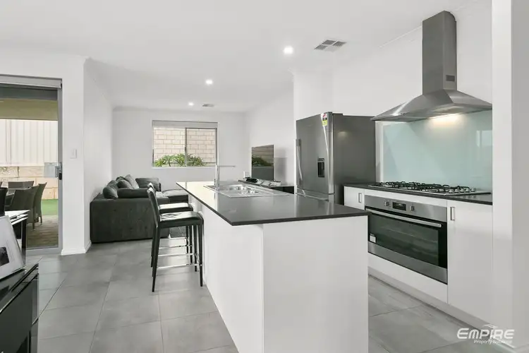 8/84 West Churchill Avenue, Lake Coogee WA 6166