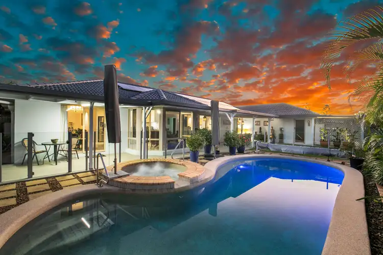 8 Joseph Place, Sinnamon Park QLD 4073