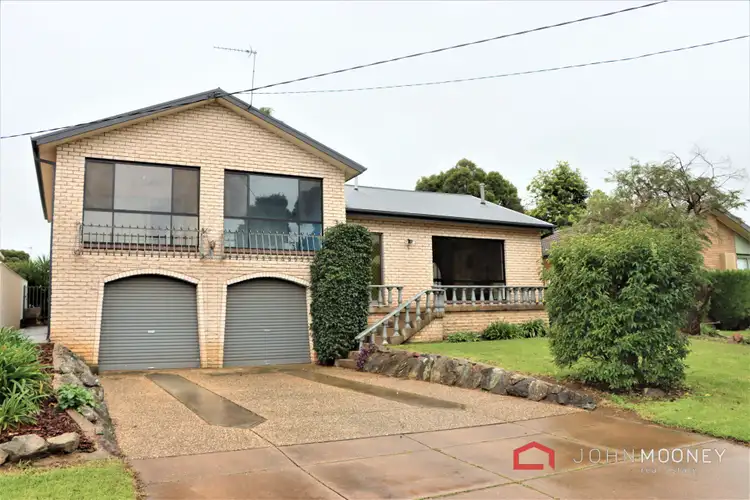 5 Fairbairn Crescent, Kooringal NSW 2650