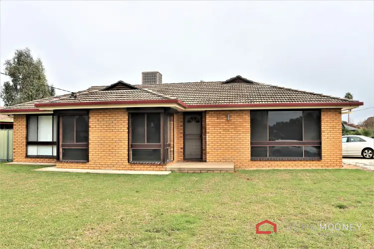 2 Main Street, Lake Albert NSW 2650