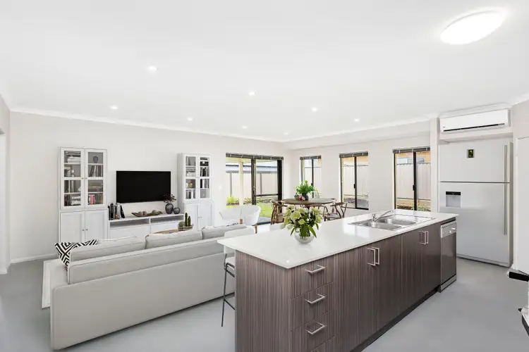 21 Halcyon Crescent, Aveley WA 6069