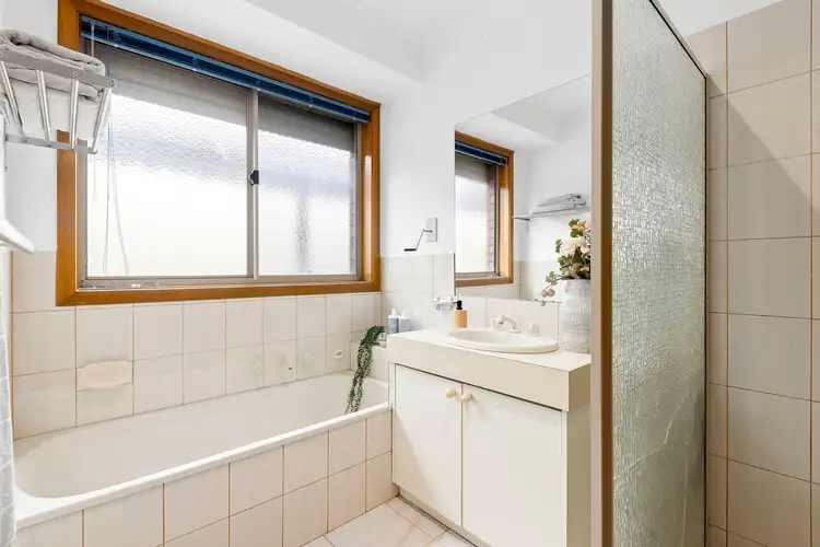 Sixth view of Homely house listing, 10 Zagreb Court, Keilor Park VIC 3042