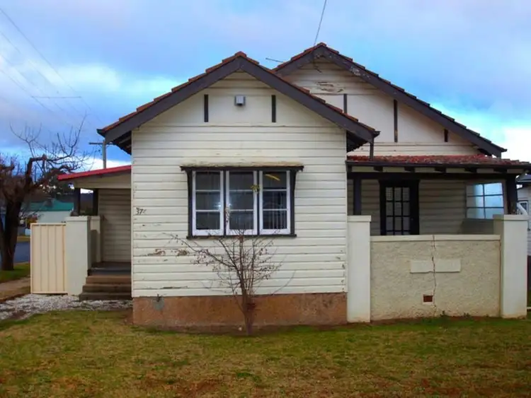 37 Marsh Street, Armidale NSW 2350