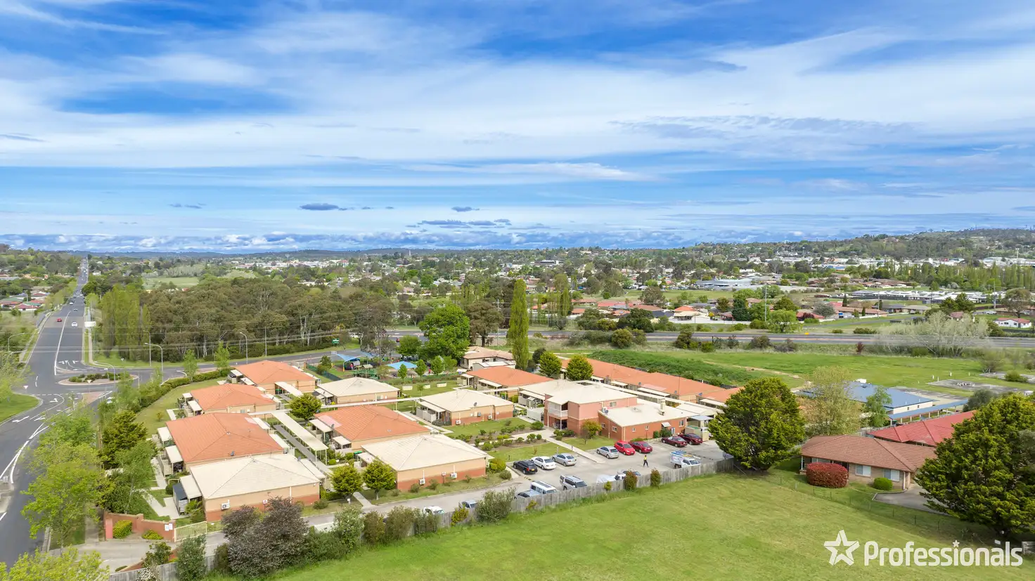 Main view of Homely apartment listing, 1/80-92 Queen Elizabeth Drive, Armidale NSW 2350