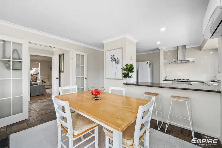 7 Garbin Place, Lake Coogee WA 6166