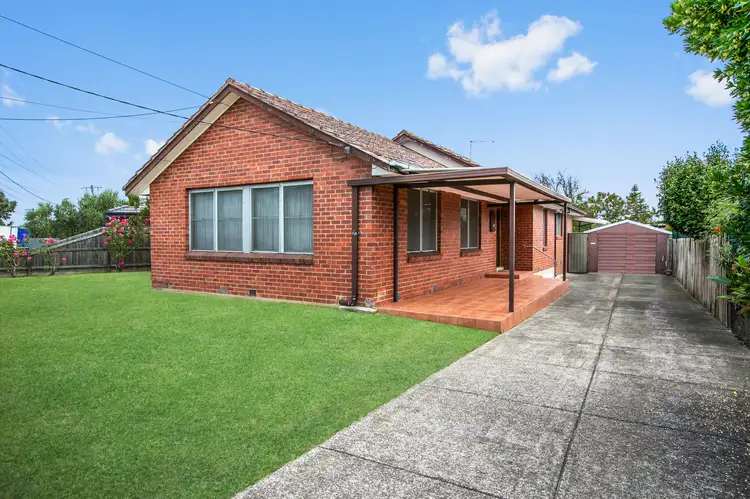 9 Railway Crescent
