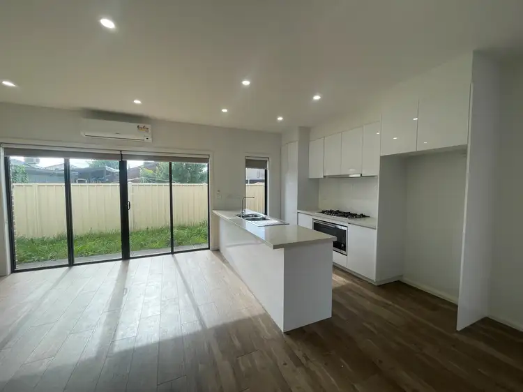 3/4 Bank Street, Craigieburn VIC 3064