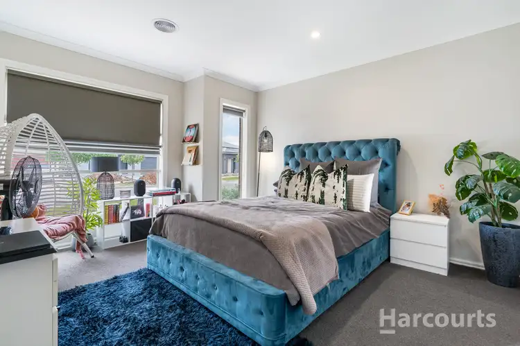 Second view of Homely house listing, 25 Stevenage Drive, Strathtulloh VIC 3338