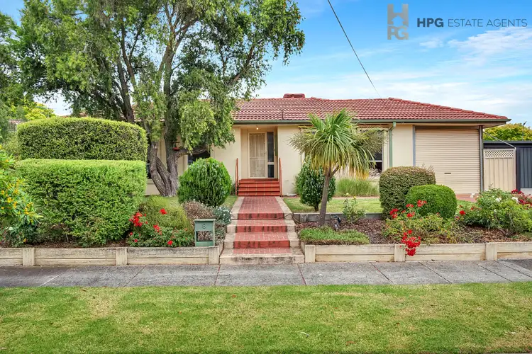 6 Bunbury Court, Gladstone Park VIC 3043