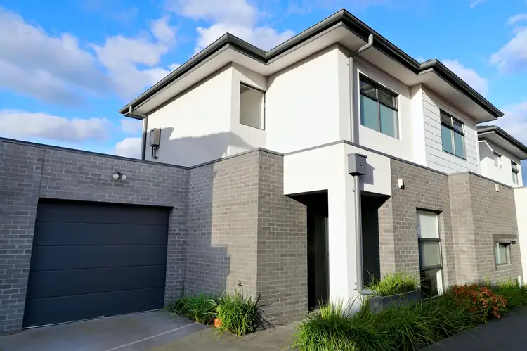 3/32 Elstone Avenue, Airport West VIC 3042