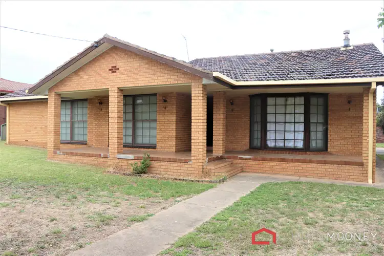 16 Avon Avenue, Lake Albert NSW 2650