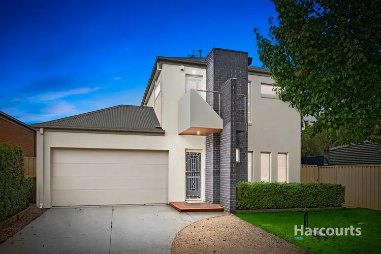 18 Kings Domain, Caroline Springs VIC 3023