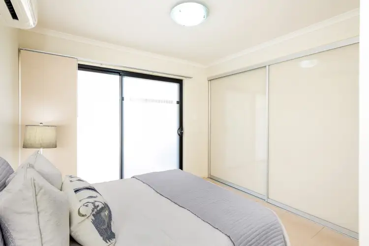 Sixth view of Homely house listing, 2 Leawood Place, Helensvale QLD 4212