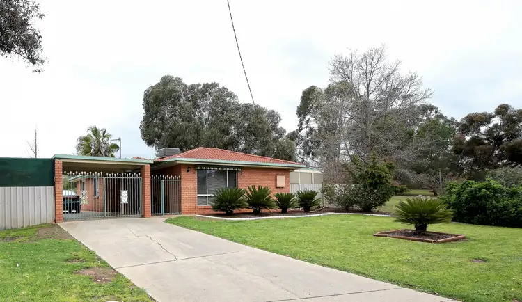 69 Truscott Drive, Wagga Wagga NSW 2650