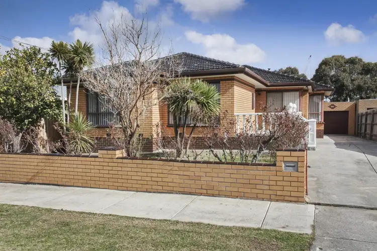 19 Meadowbank Drive, Sunshine North VIC 3020