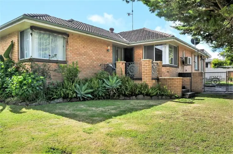 1 Mulgen Crescent, Bomaderry NSW 2541