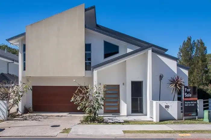 1/16 Moyenne Crescent, Varsity Lakes QLD 4227