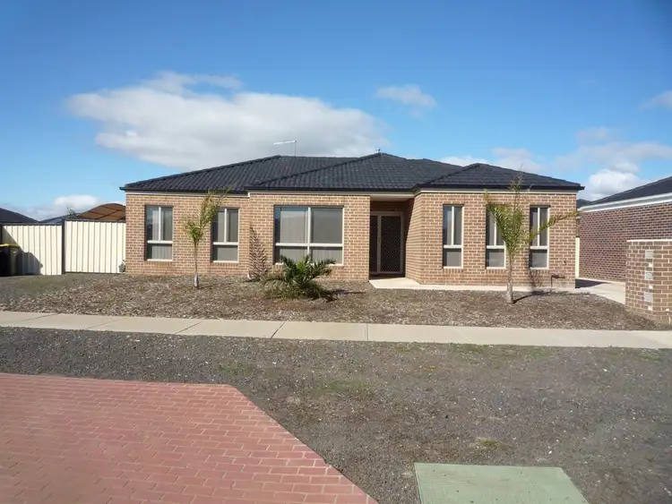 1/18 Marlo Dr, Melton West VIC 3337