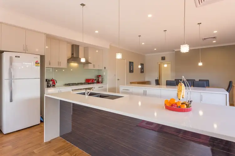 11 Tangara Street, Aveley WA 6069